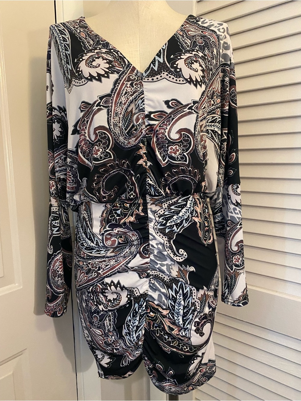 VENUS Black, White and Tan Paisley Ruched V-Neck Long Sleeve Dress- Size Medium